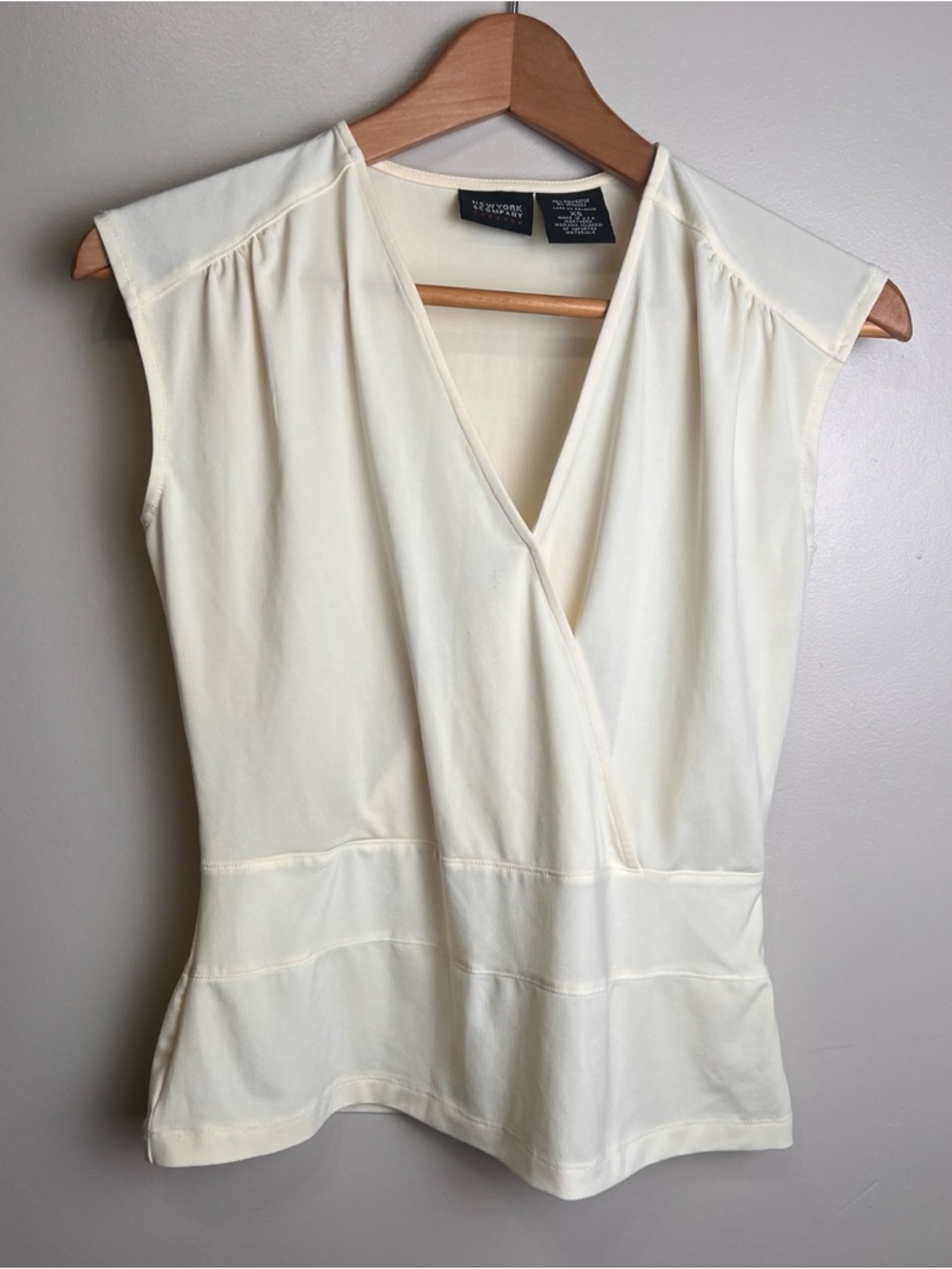 New York & Company Stretch  Sleeveless Cream Top Faux Wrap Blouse Size XS, EUC
